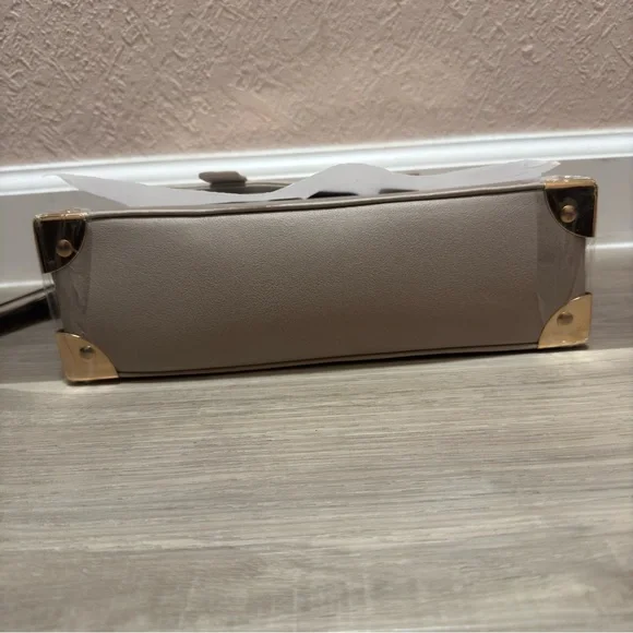 Yani J'adore Beige and Gold Crossbody Bag with Adjustable Strap - Picture 4 of 6